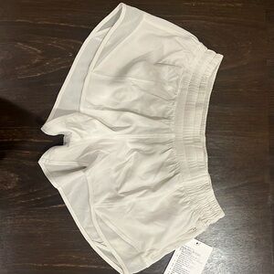 Lululemon Hotty Hot Low-Rise Lined Short 2.5” Bone New $68.00
